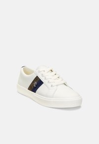 Janson II Action Leather Trainer